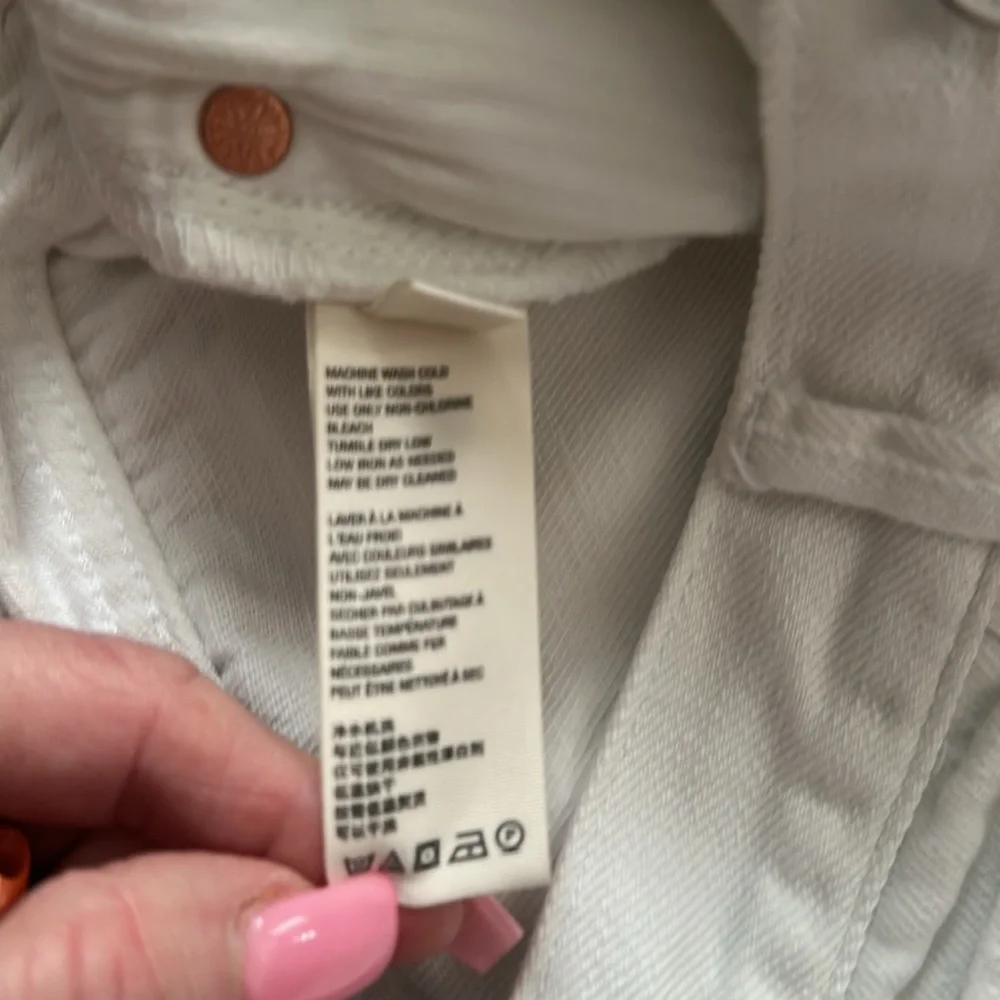 We the free, size 26, white cut off button fly shorts - Picture 10 of 11